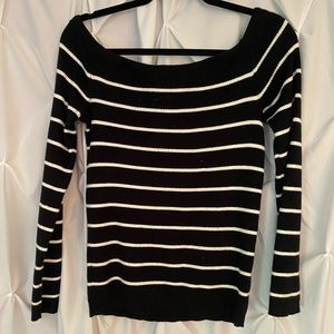 AMERICAN EAGLE OFF THE SHOULDER SWEATER